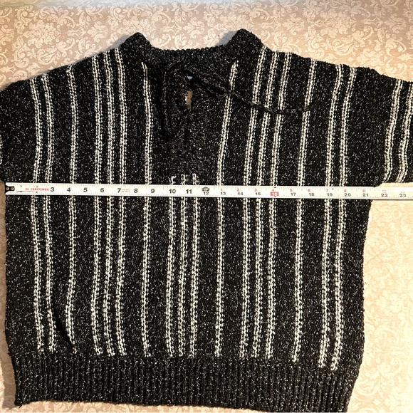 Billabong ~ new ~Black Yeah Bouy Long Sleeve Striped Lace- Up Sweater in Small - Picture 10 of 11
